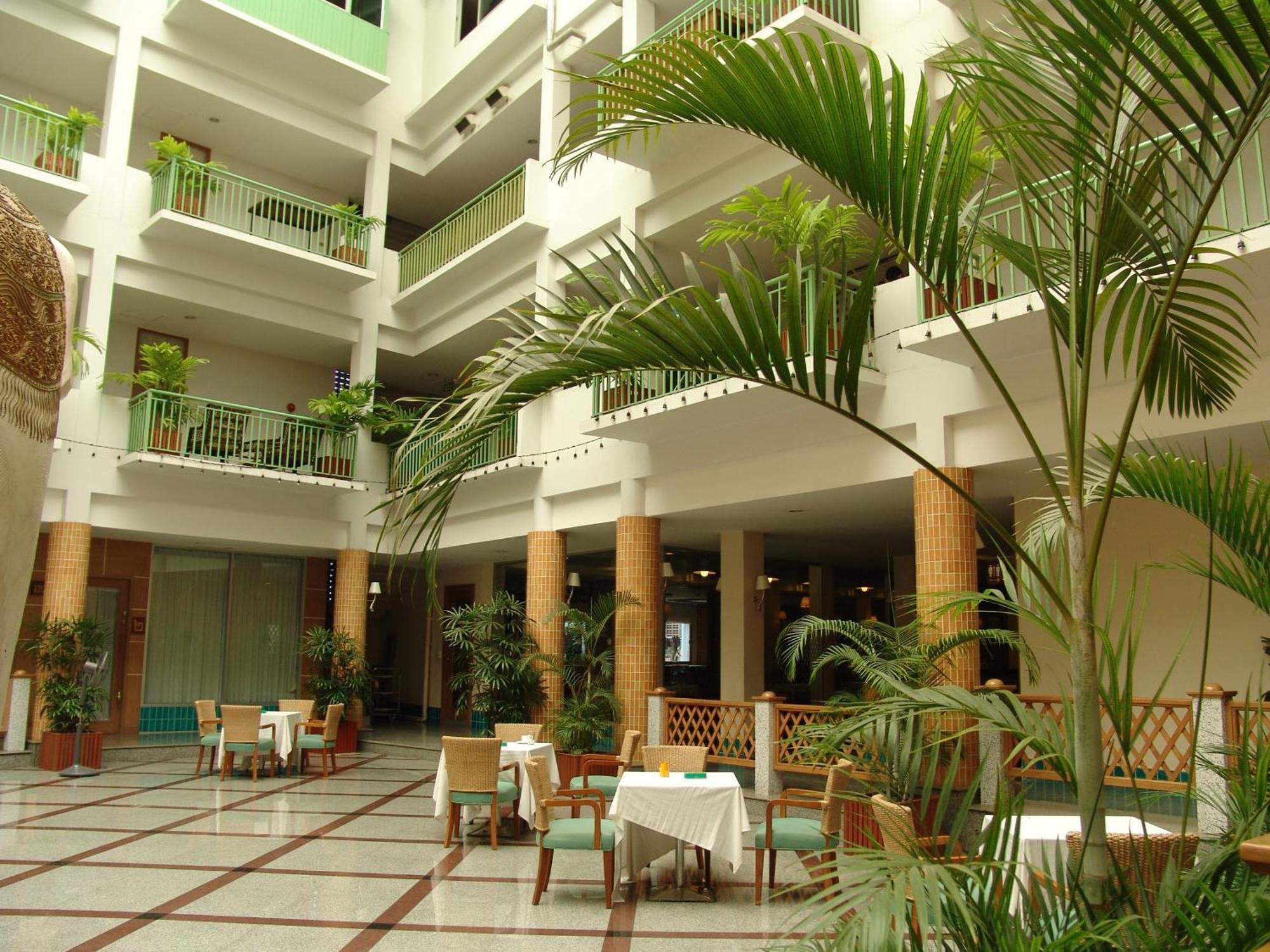Dhevaraj Hotel Nan Exterior photo