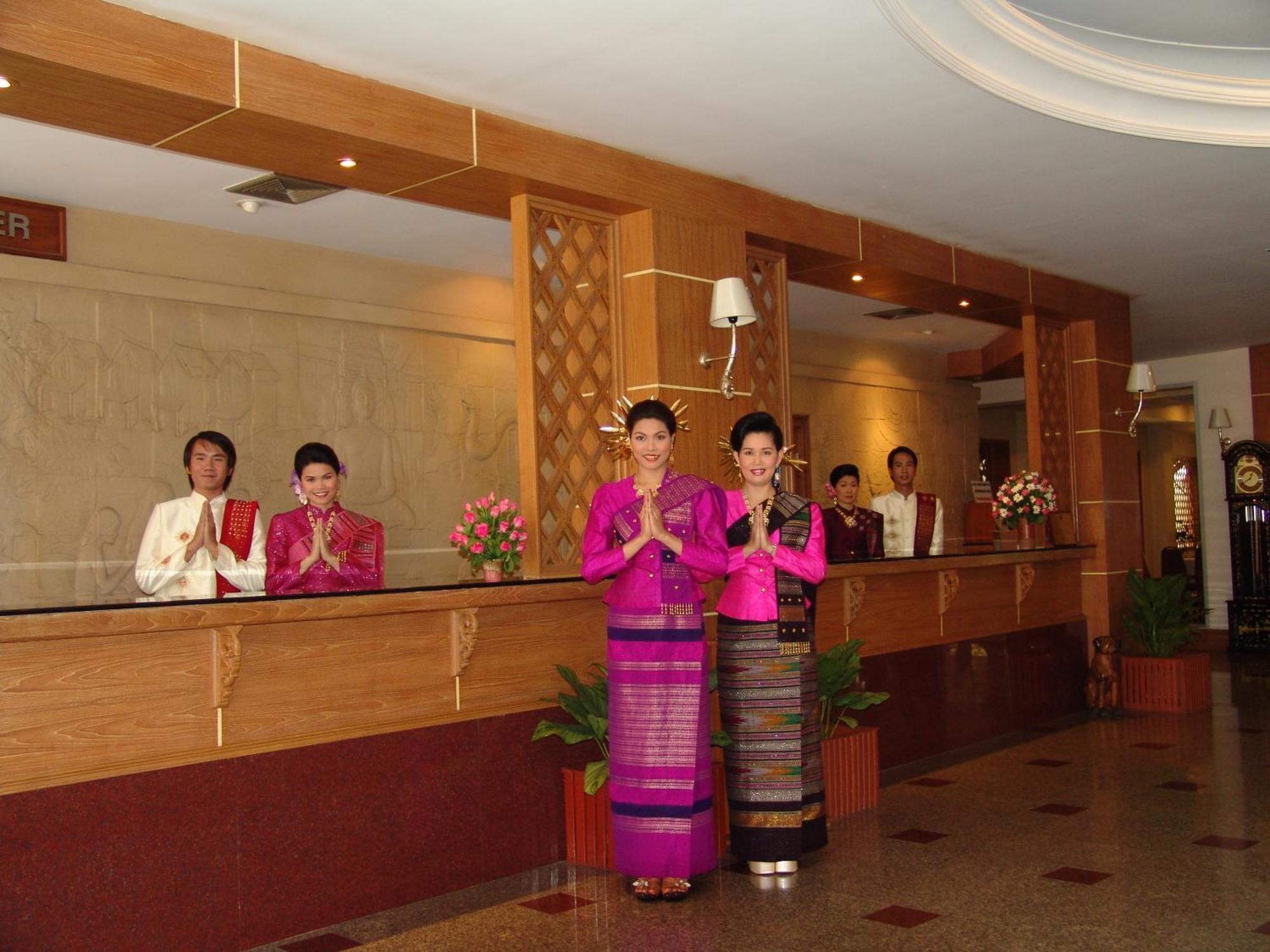 Dhevaraj Hotel Nan Exterior photo