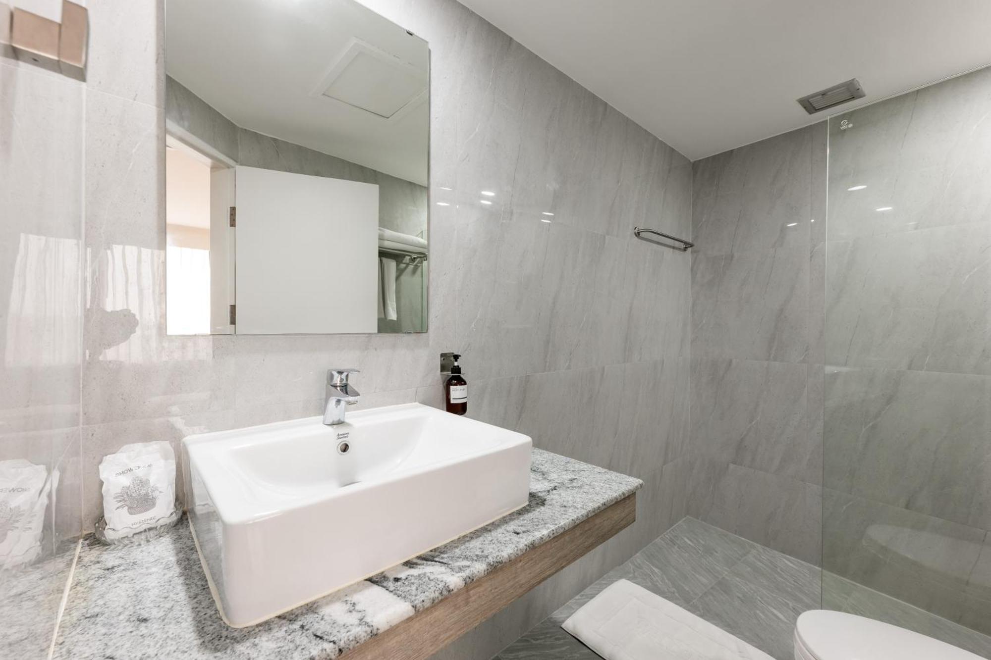 Dhevaraj Hotel Nan Room photo
